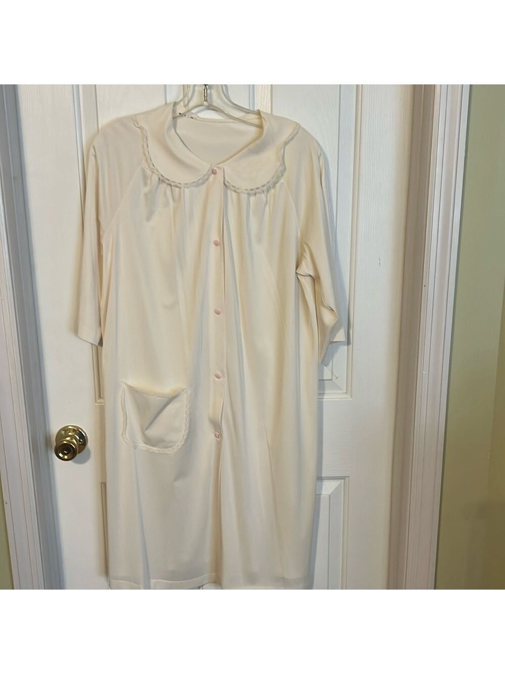 Shadowline vintage nylon robe button front. Size Large. Lace embellishments